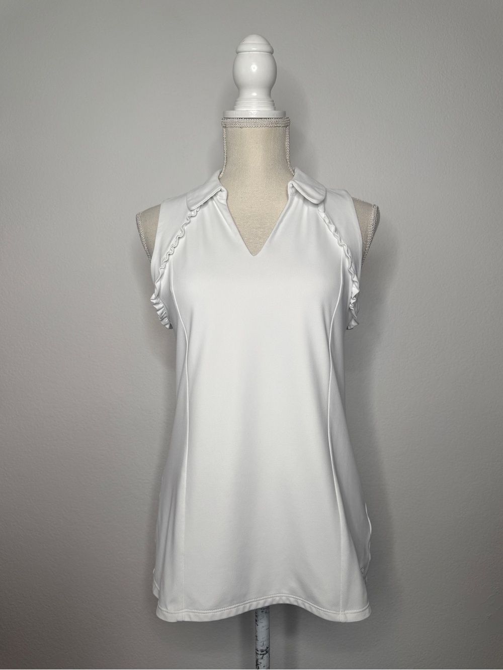 Lilly Pulitzer Luxletic Martina White Sleeveless V‑Neck Ruffle Polo Size M